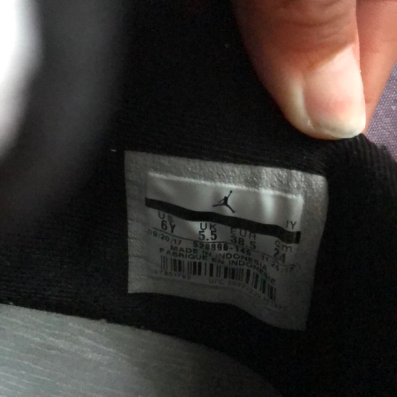 Air Jordan 11 Retro Low “Emerald” - Picture 6 of 7